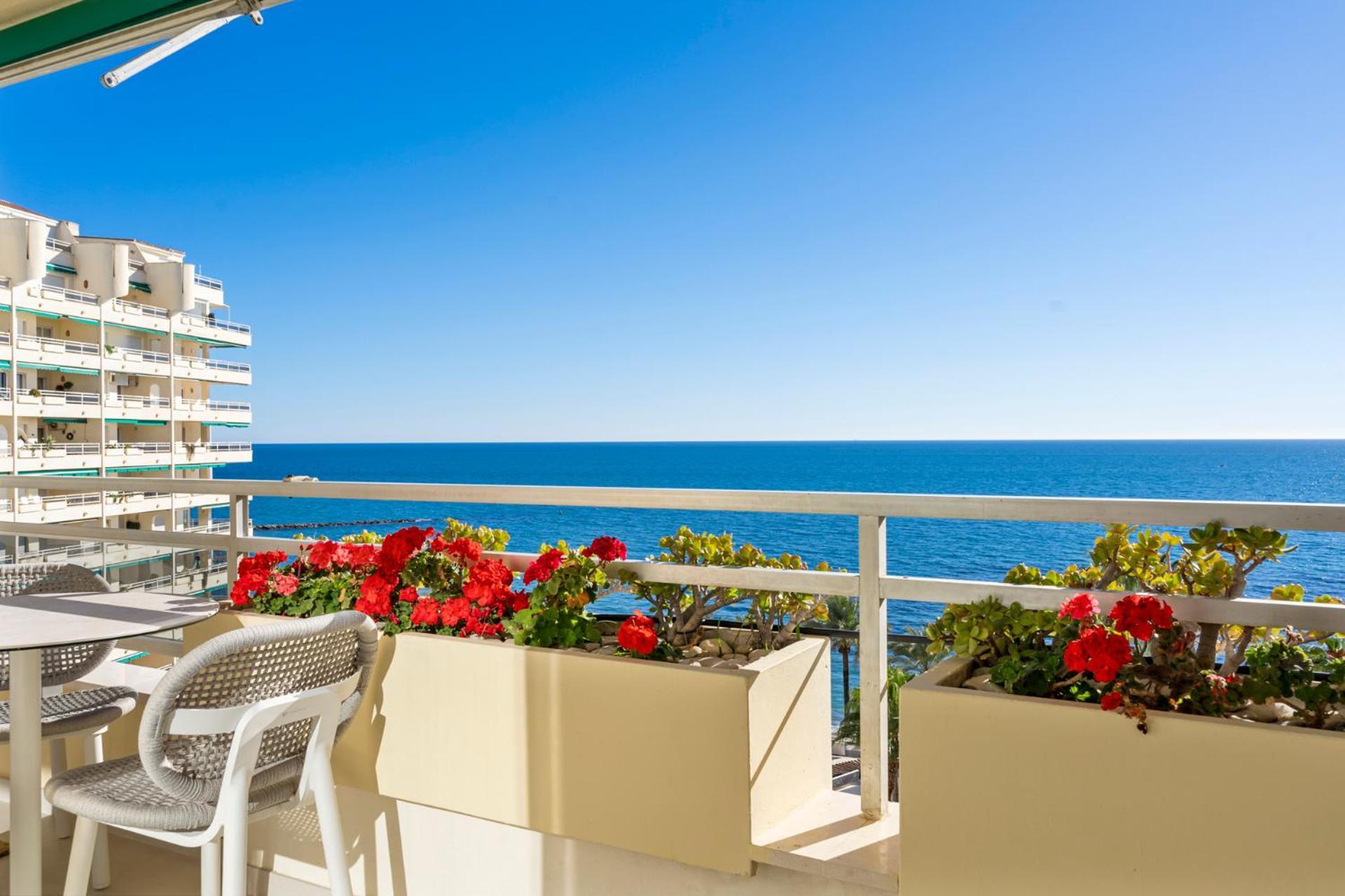 Beach Front Apartment With Pool Марбеля Екстериор снимка