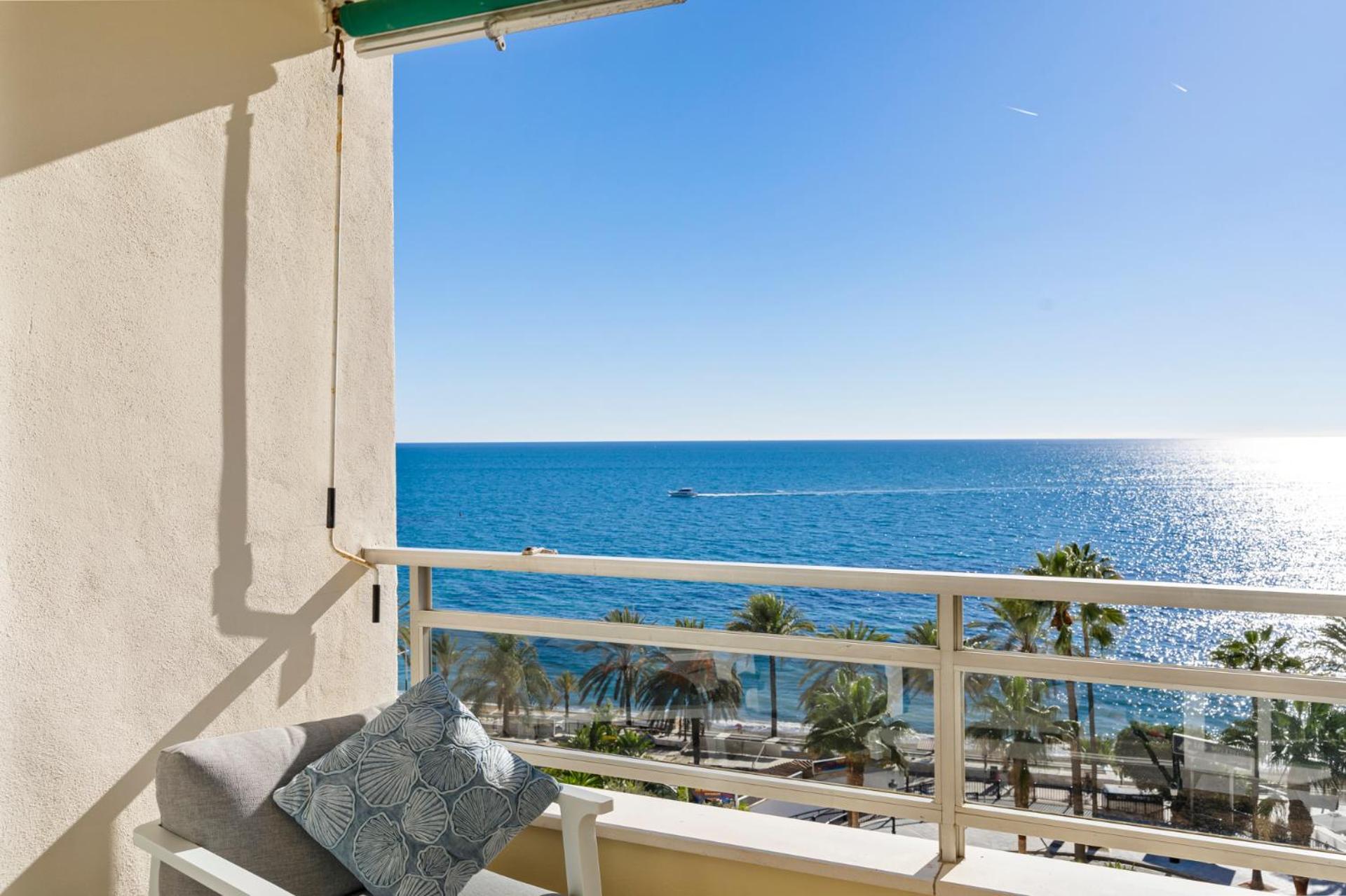 Beach Front Apartment With Pool Марбеля Екстериор снимка