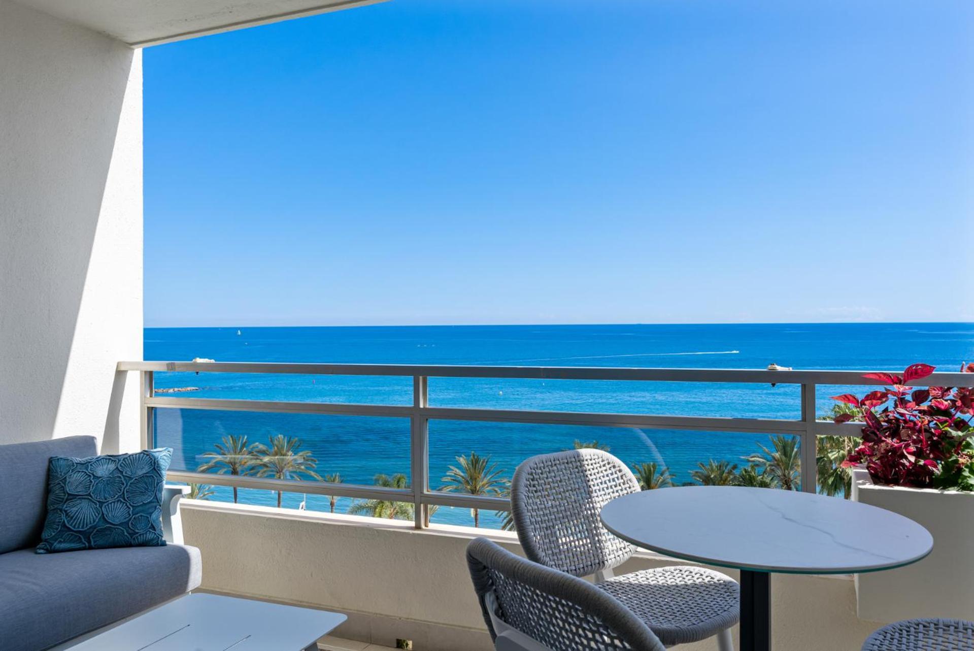 Beach Front Apartment With Pool Марбеля Екстериор снимка