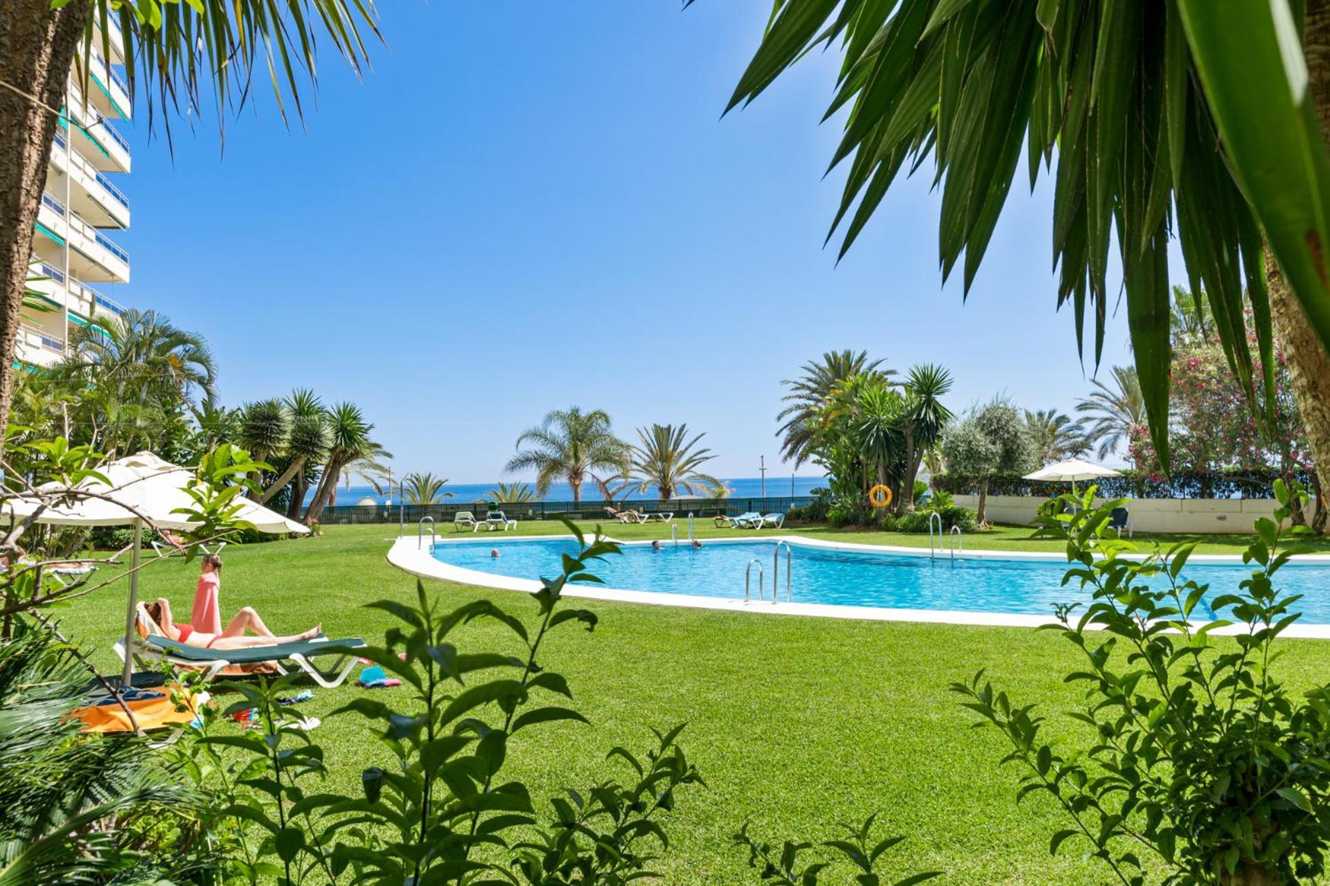 Beach Front Apartment With Pool Марбеля Екстериор снимка